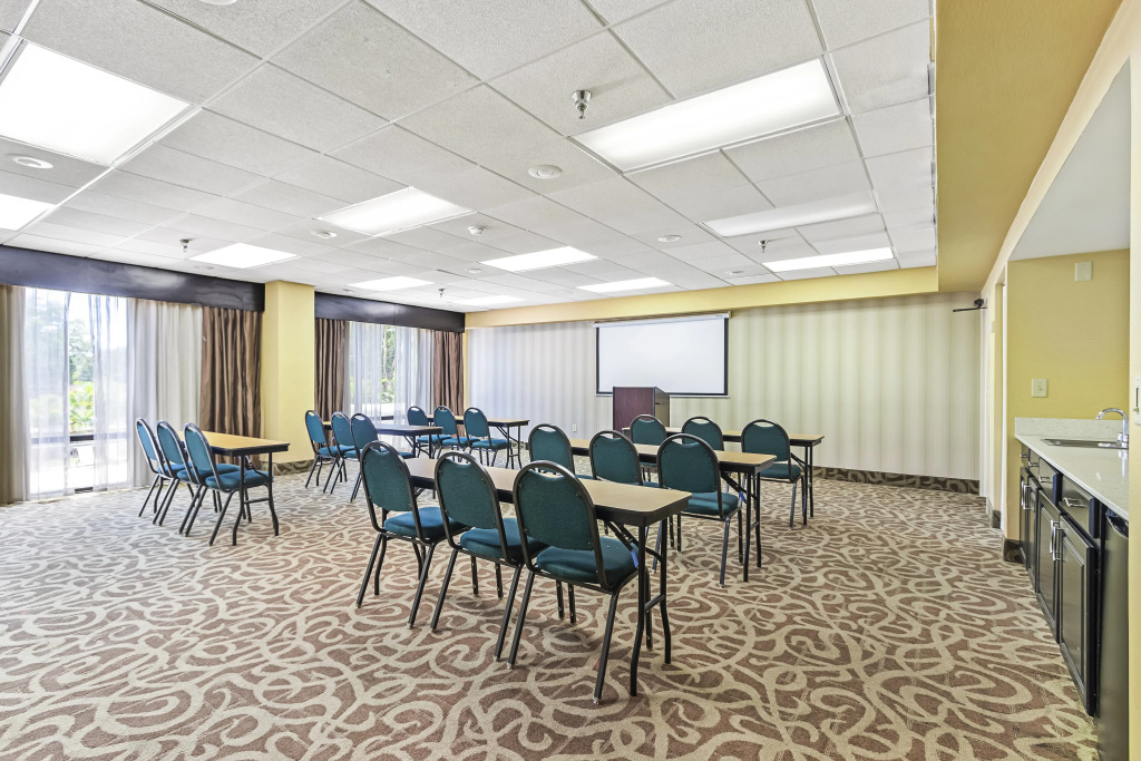 Holiday Inn - St. Petersburg West by IHG