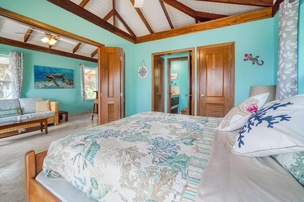 Lucky Duck Villa - Private Beach Escape