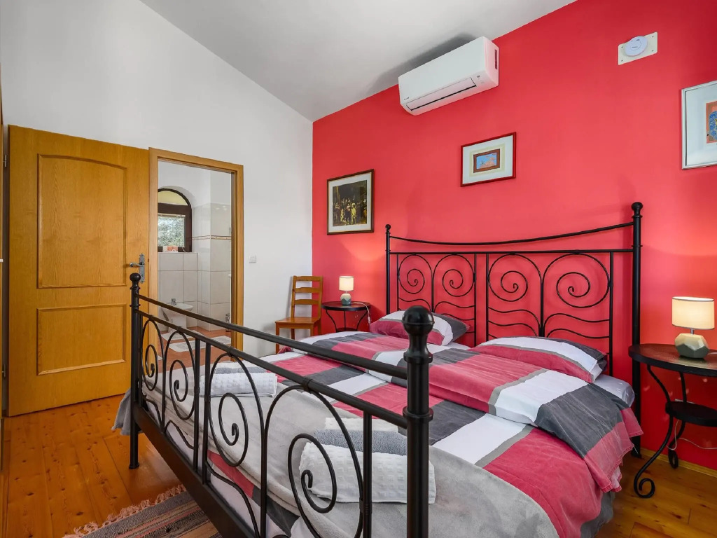 Large villa with private swimming pool and enclosed garden
