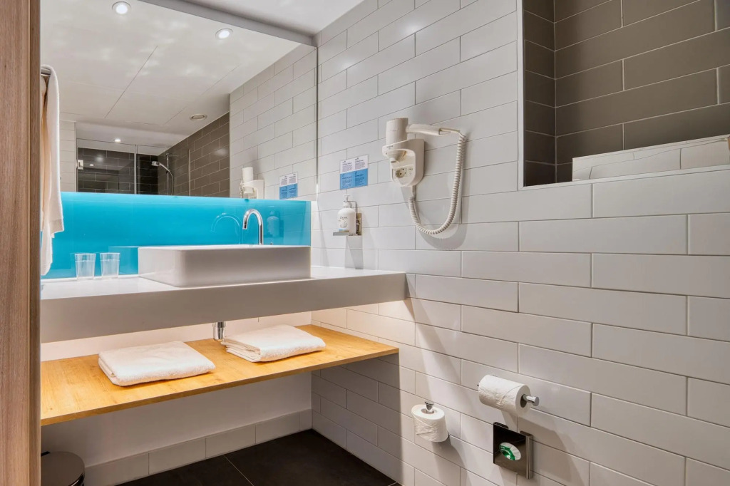 Holiday Inn Express - Madrid - Airport by IHG