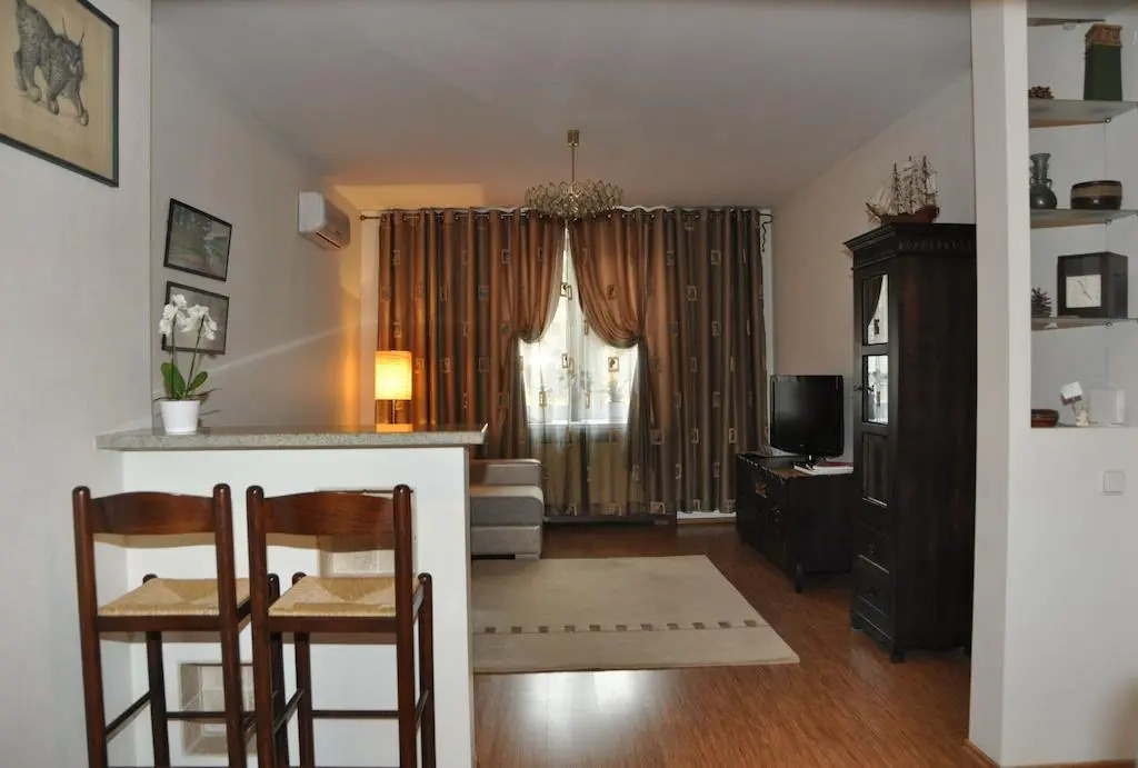 Nana Neman Apartments