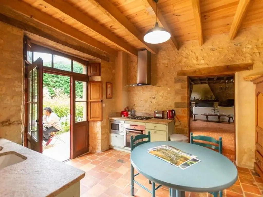 Charme et authenticité : gîte pour 4 pers. en bord de rivière avec jardin enchanteur en Sarthe - FR-1-410-236