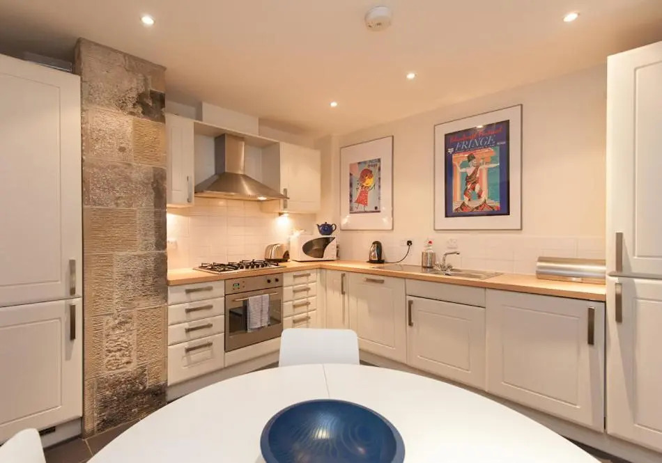 Edmonstone Suite Old Town