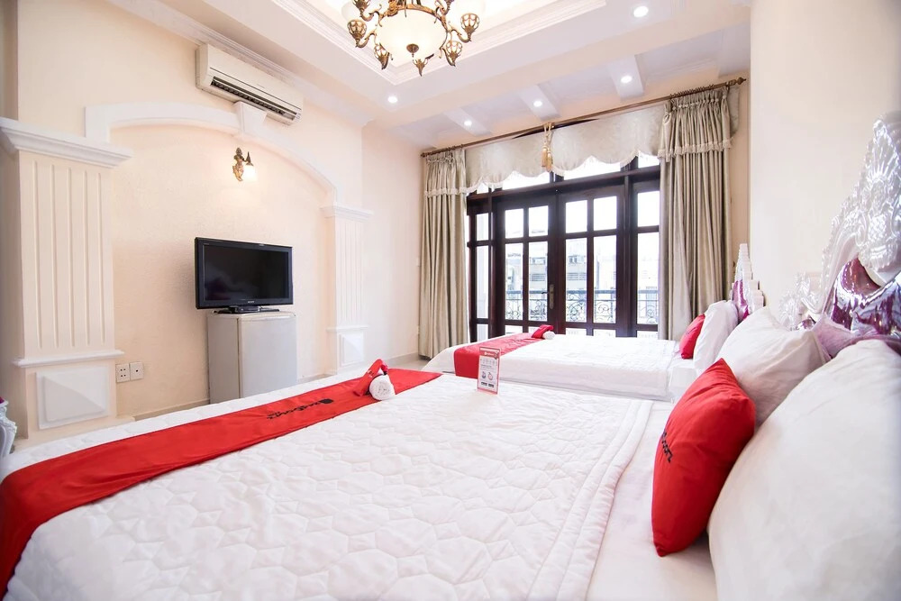 Reddoorz near Hoang Van Thu Park