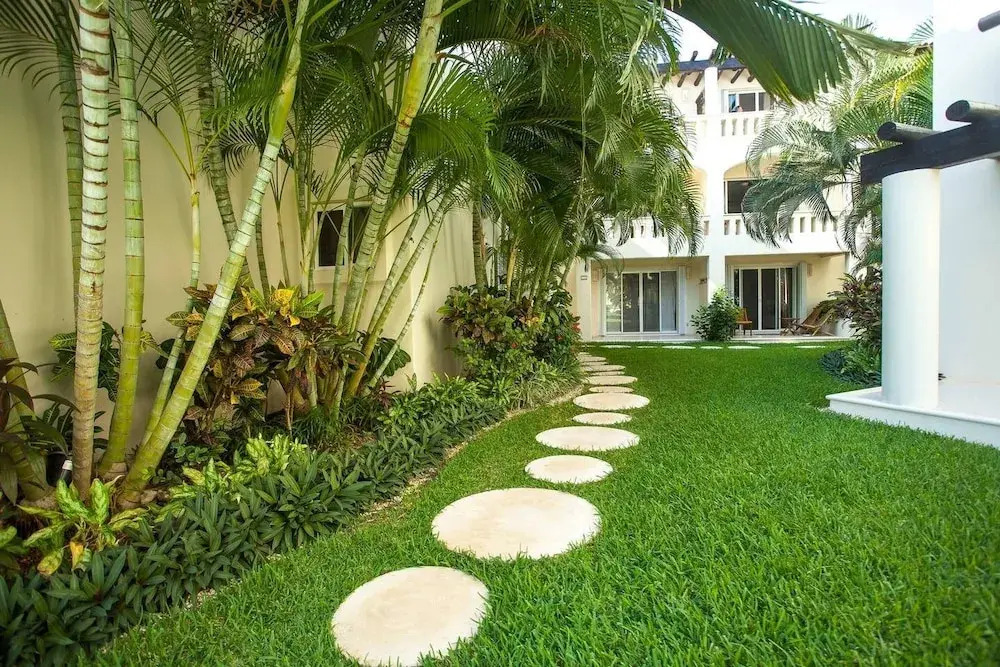 1BR Condo - Best Location! Pool+beach! Sleeps 4!!