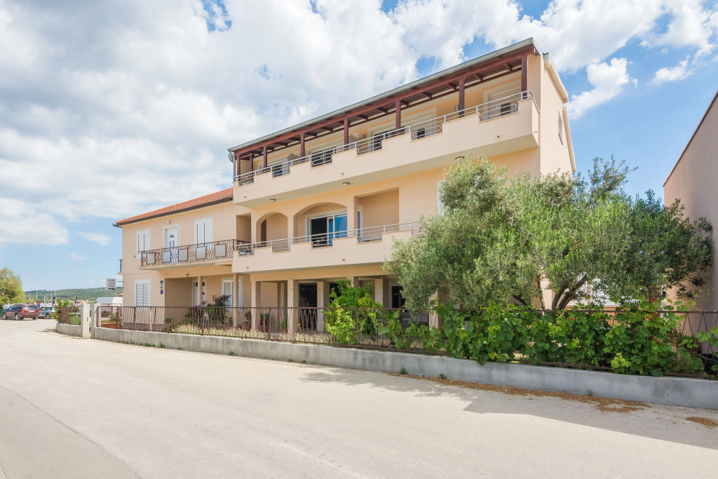 Beachfront Apartment Mira 3
