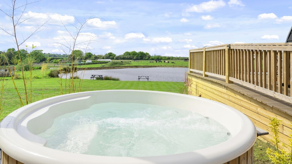 Safari Tent by Hertford Lake With Hot Tub