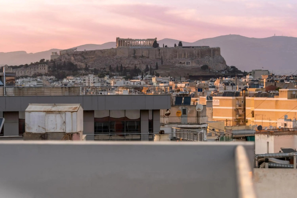 Sunny penthouse w/ Acropolis view next to metro