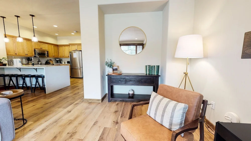 Woodwinds 1265 Luxury Townhouse, Private Hot Tub, 2 Car Garage by RedAwning