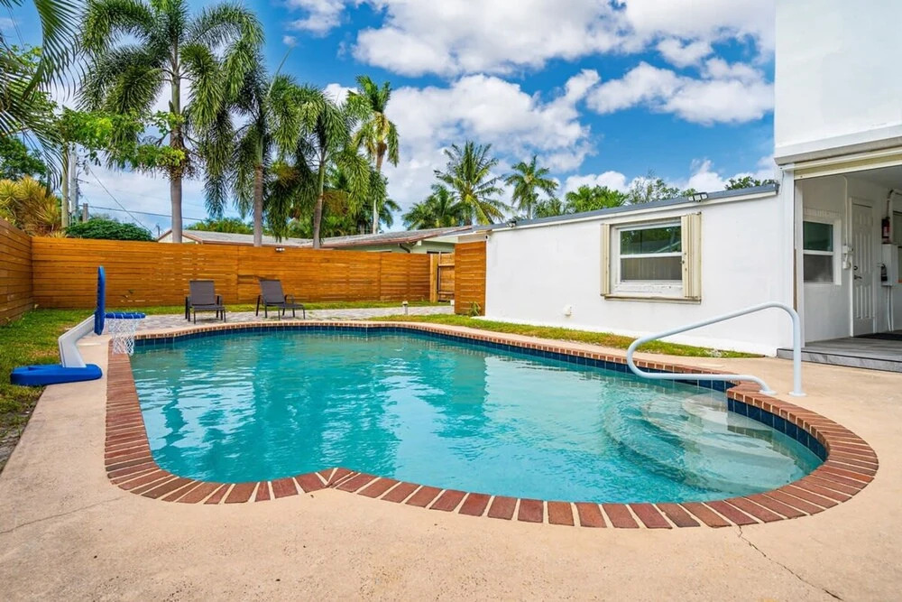 Pompano Gem 1 mi to Beach 12 Pickleball Courts