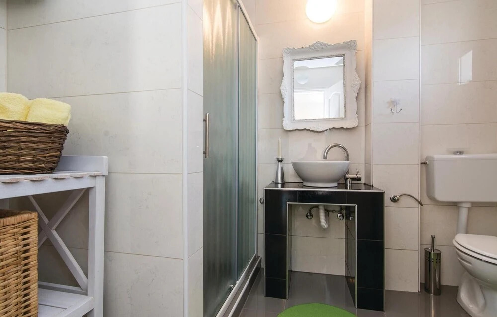Two-Bedroom Holiday Home In Privlaka-Sabunike