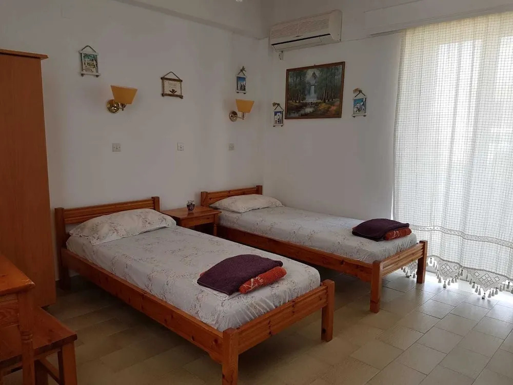 Family run 2 bed Studio Apartment 4