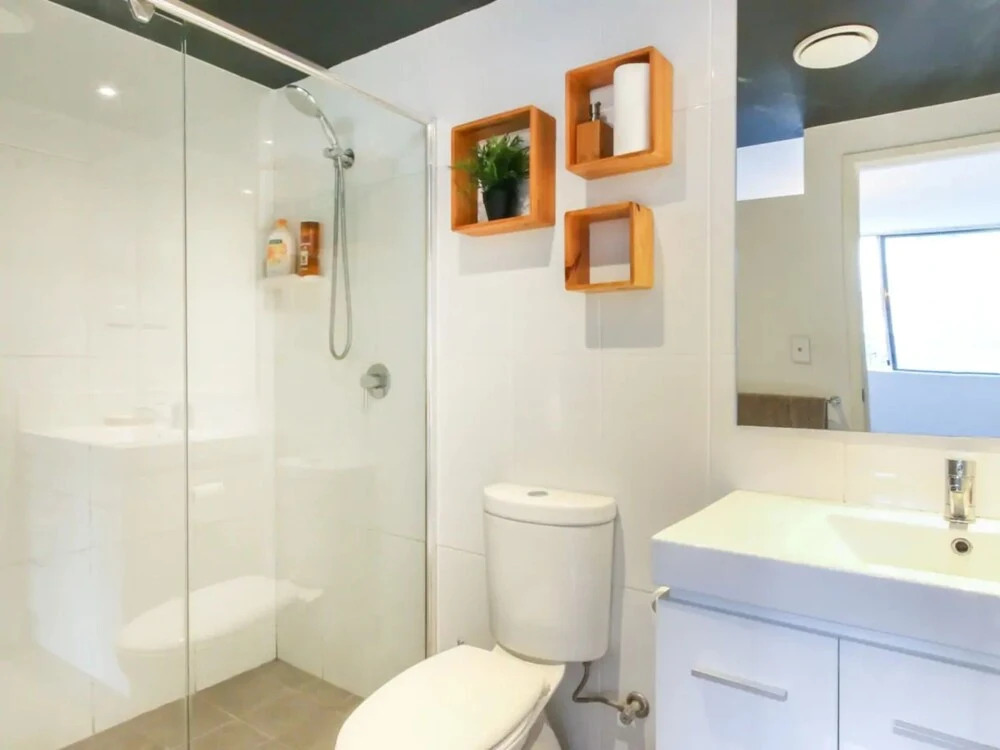 Spacious 2 Bedroom Apartment in Ascot With Large Private Garden