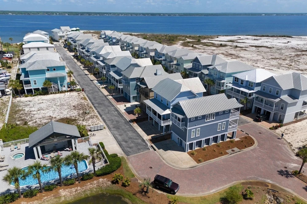 Bay Side 4 Bedroom Home by RedAwning
