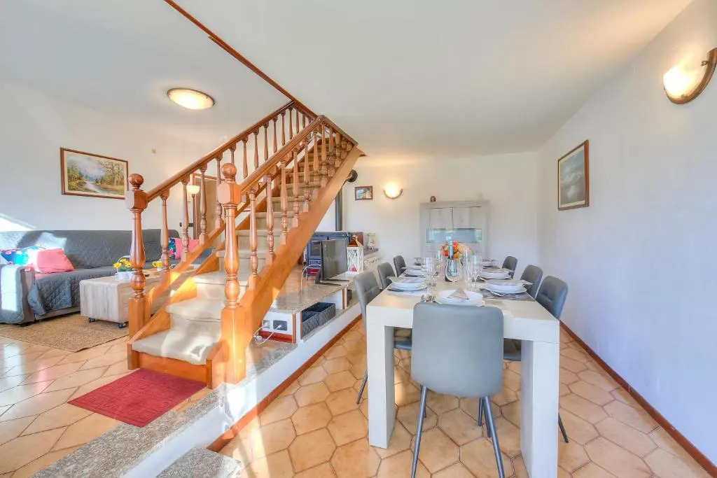 Cedar House Villa Few Minutes From Lake - Happy Rentals