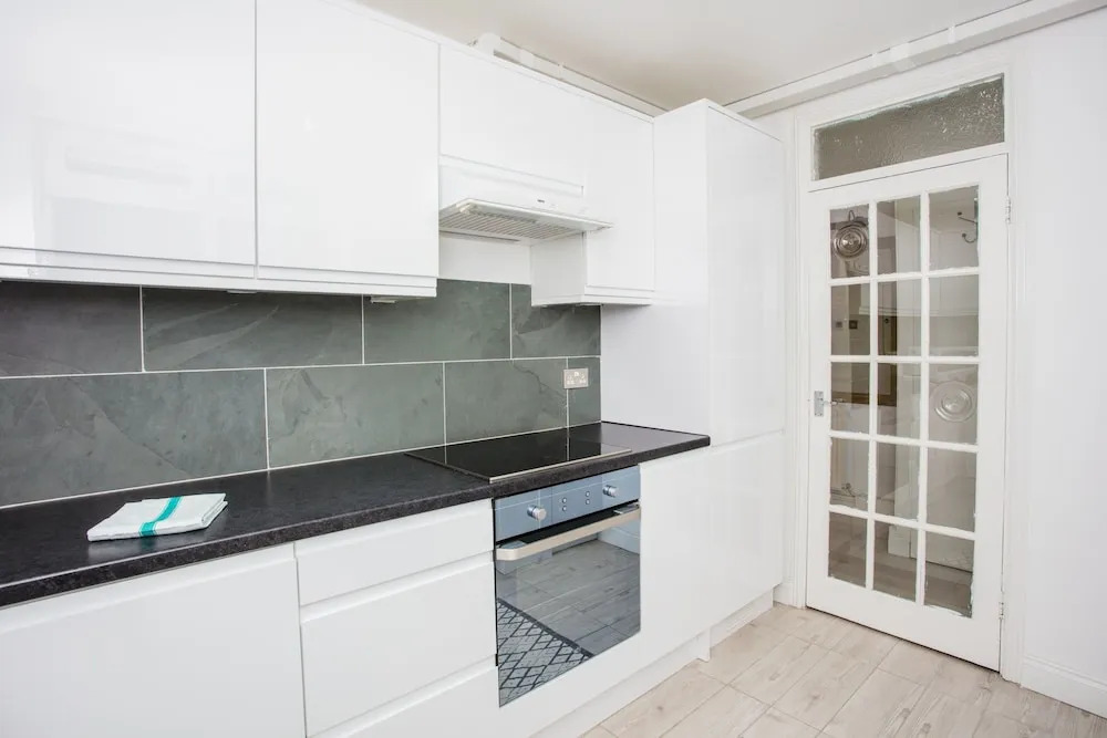2 Bedroom Flat In Stepney Green