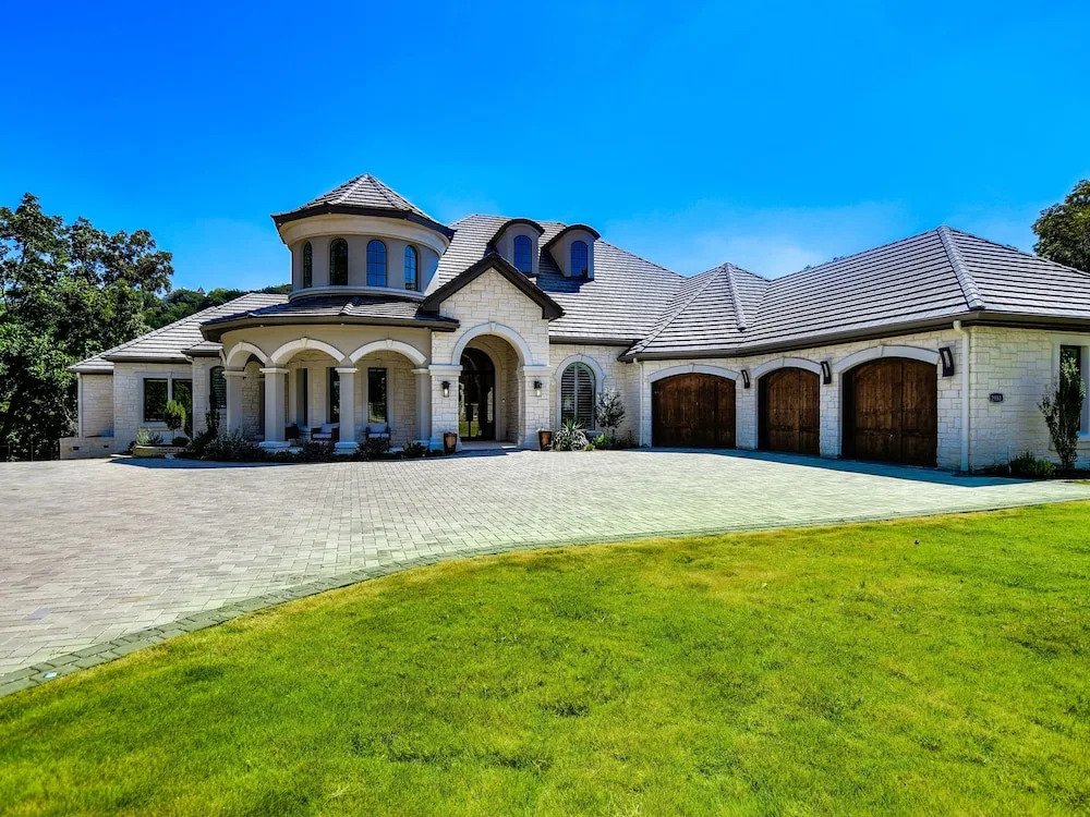 The Arrive Ridgeview Lakefront Estate 5 Bedroom Home