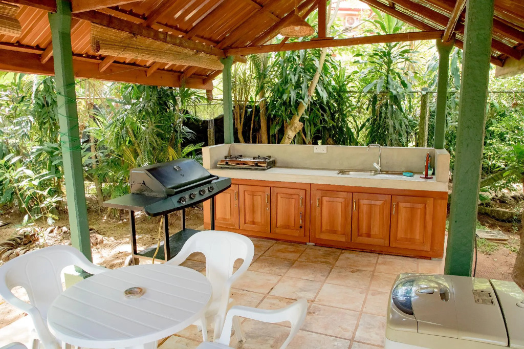 Villa Shade