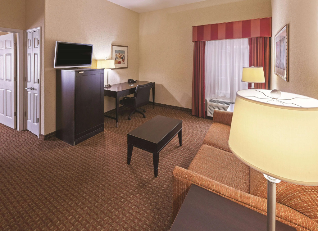 La Quinta Inn & Suites by Wyndham Port Arthur