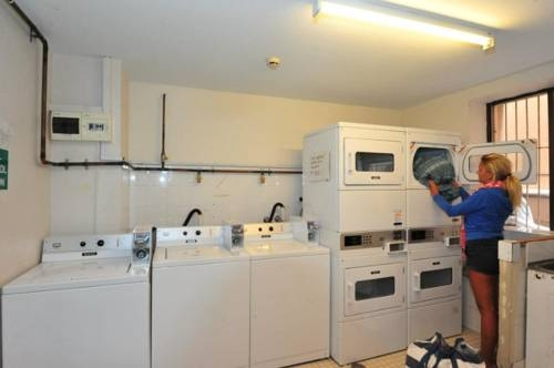 Dlux Hostel
