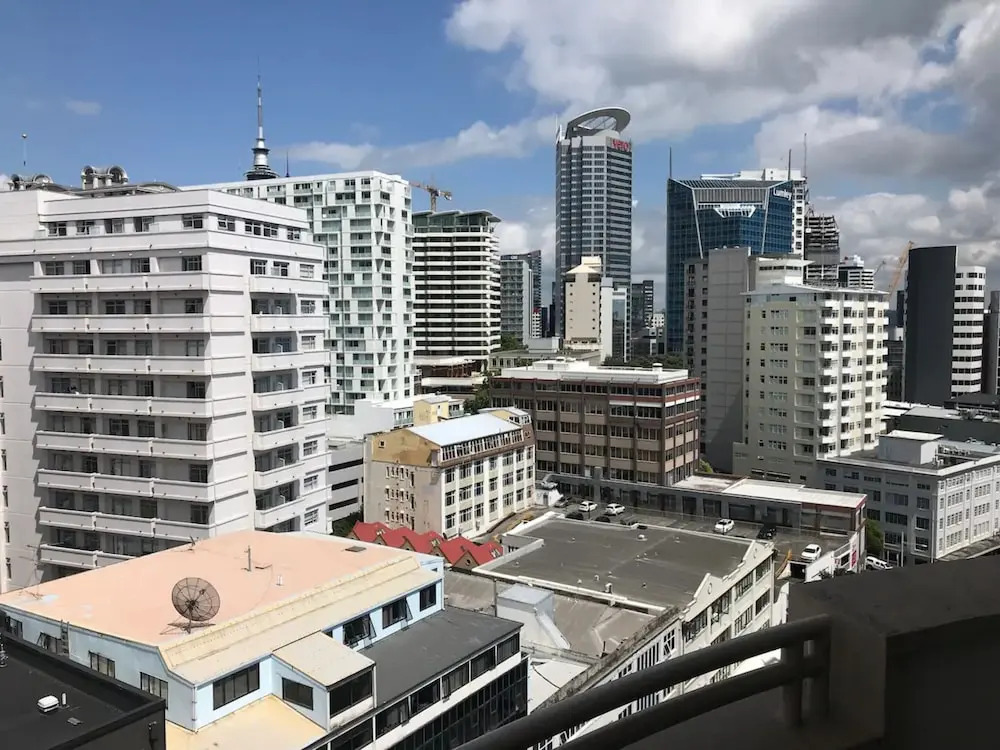 Cosy 2 Bedroom CBD Apartment With Balcony