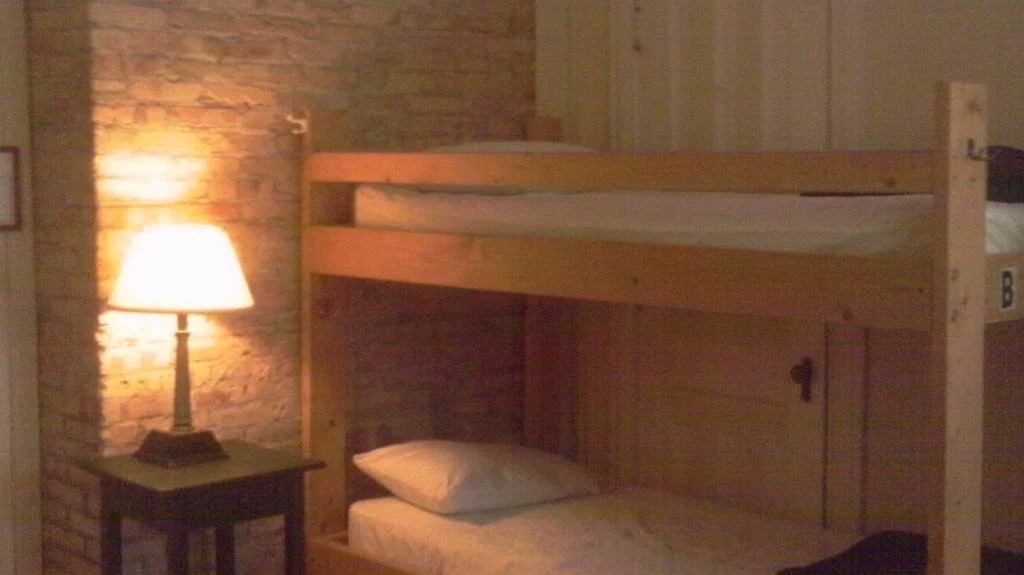 HI - Syracuse, Downing International Hostel
