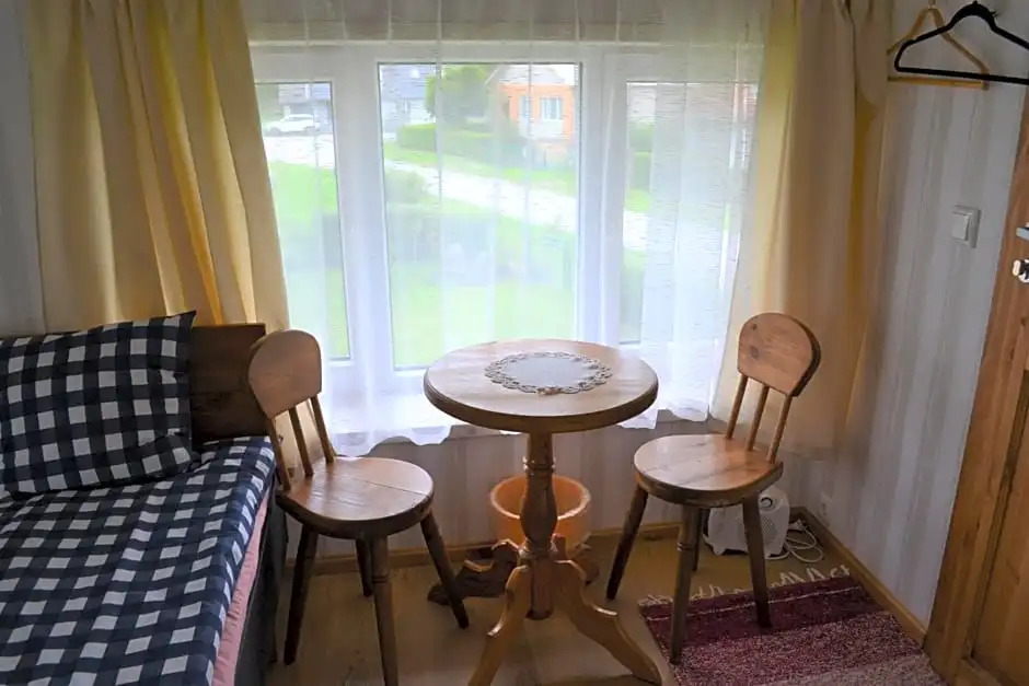 Kraavi Guest Hostel