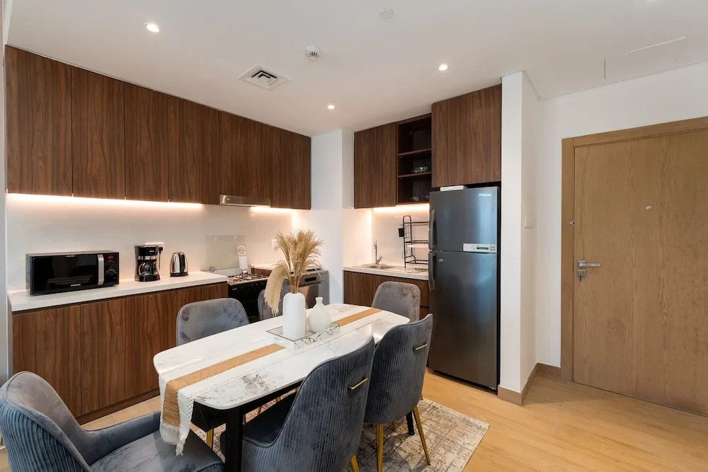 Contemporary La Mer 1BR w Beach Access