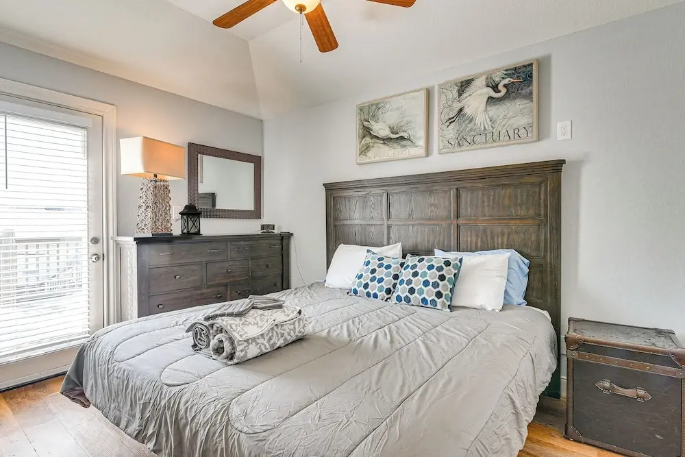 Golf Cart, Pool Access! Beach-walk Galveston Haven