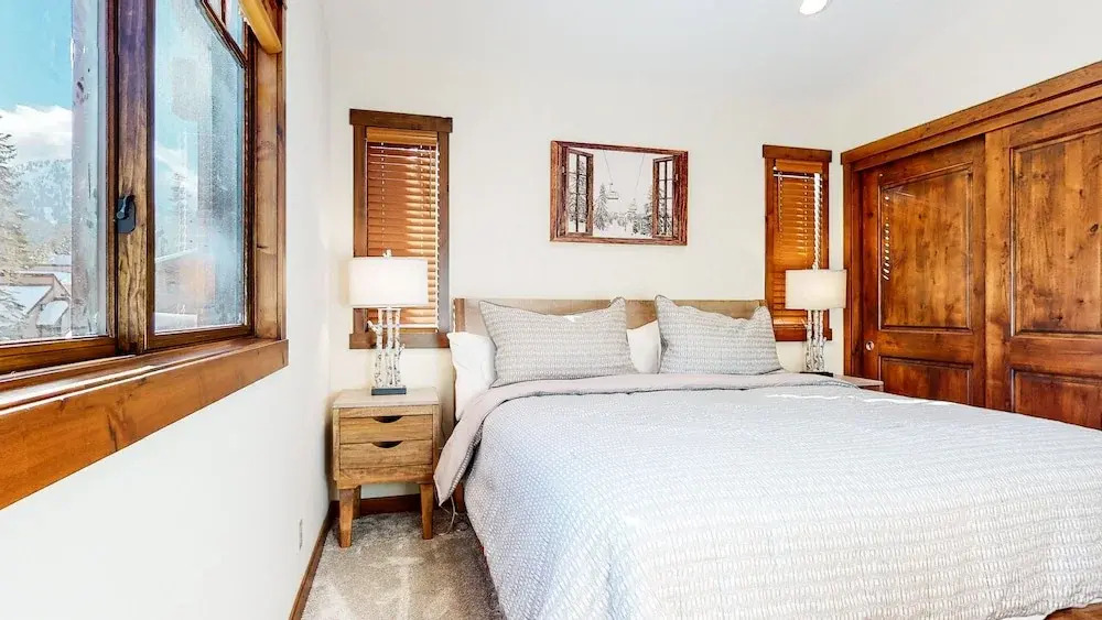 Lakeview Townhomes #5 3 Bedroom Townhouse by RedAwning