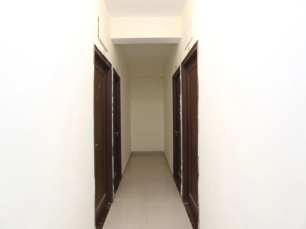 Oyo 30850 Hotel Hira