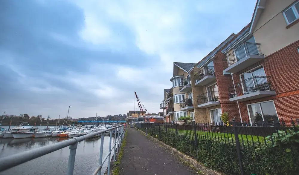 Vespasian Quay - Balcony overlooking the River Itchen - Secure & private parking