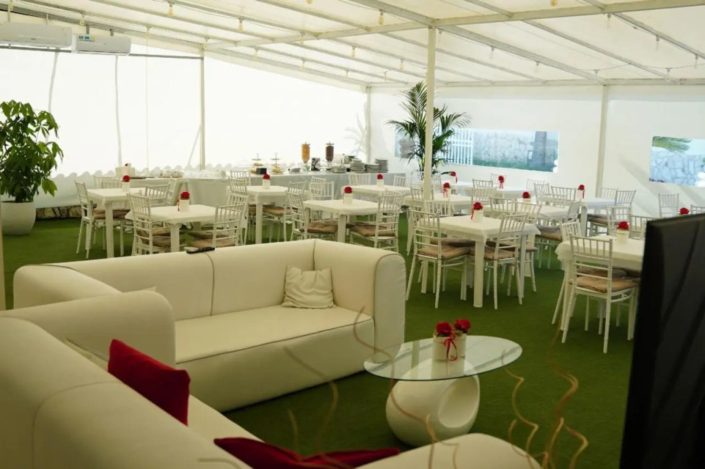 Bee Queen Hotel