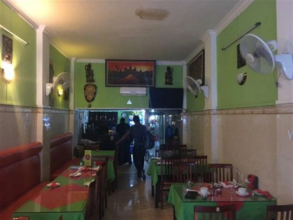 Vanakkam India Restaurant & Guesthouse