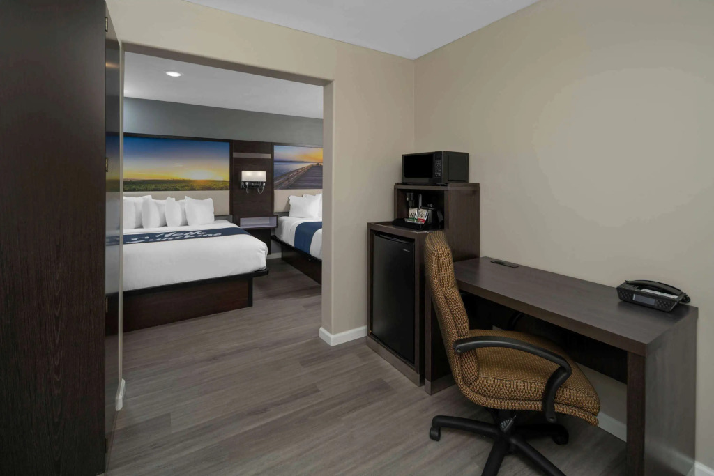 Days Inn by Wyndham Galt - Elk Grove South