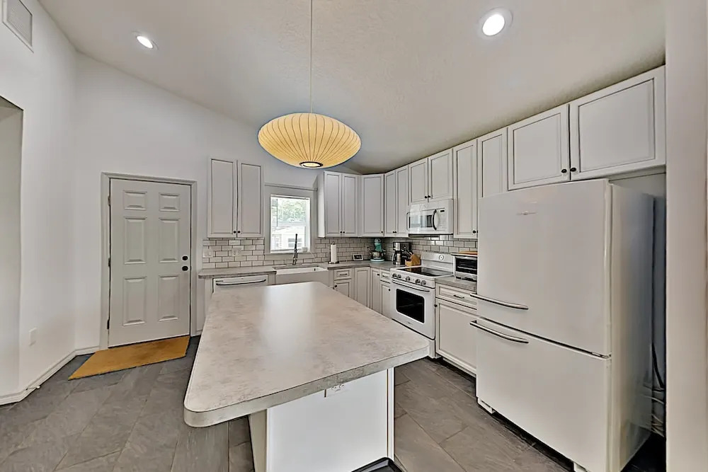 305whaya 3 Bedroom Home