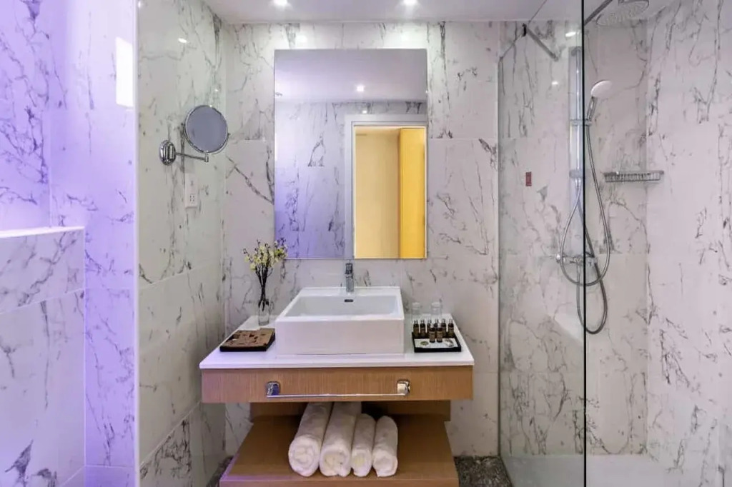 Leonardo Crystal Cove Hotel & Spa - Adults only