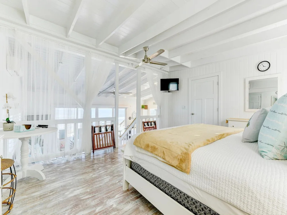 Romantic Beach House by Vtrips