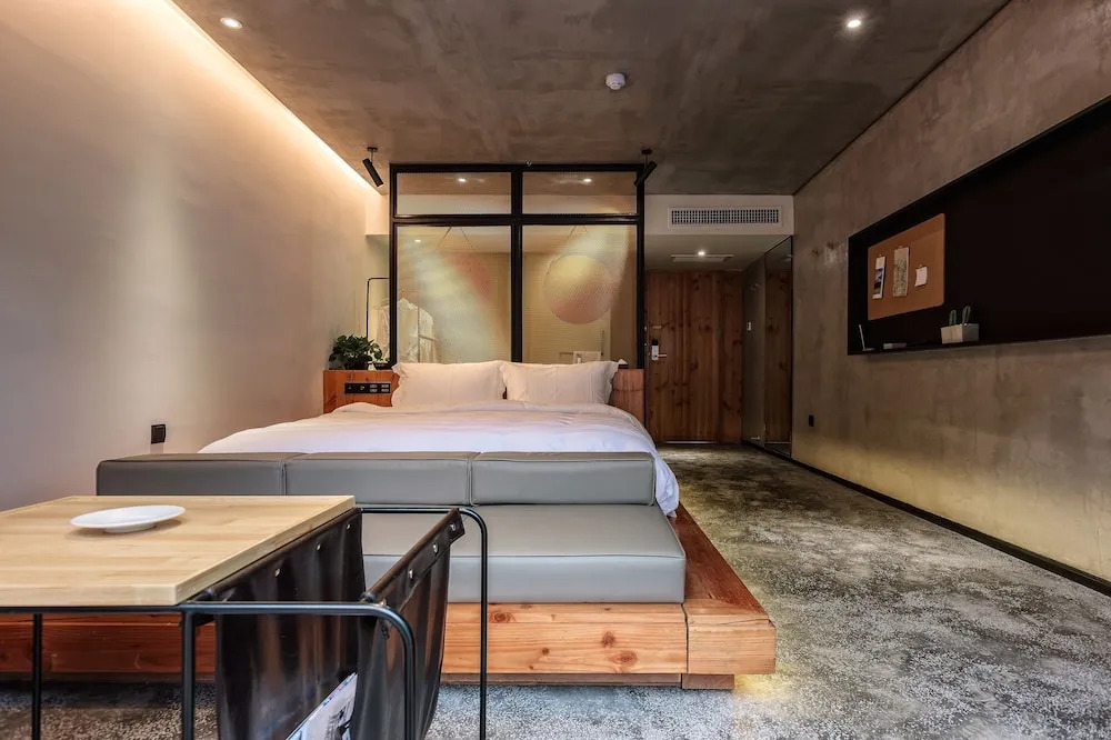 Zhangjiajie Yu Realm Hotel - Ancient Charm - Modern Luxury - Your Perfect Journey - A single pick-up or drop-off