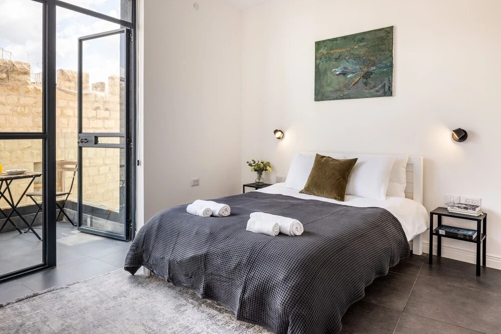 Old Charm & Modern Meets by Sea N' Rent
