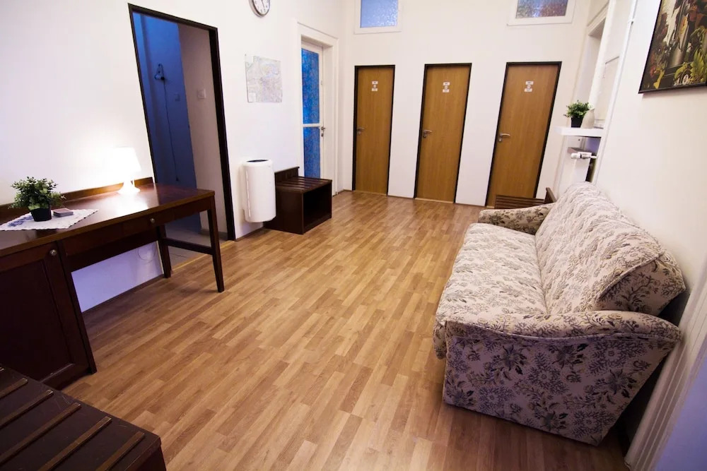 Happy Apartments for Friends