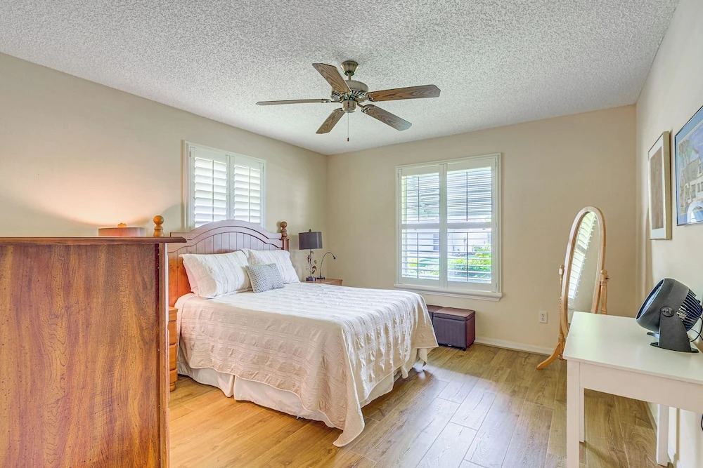 Home in The Villages w/ Lanai & Private Hot Tub