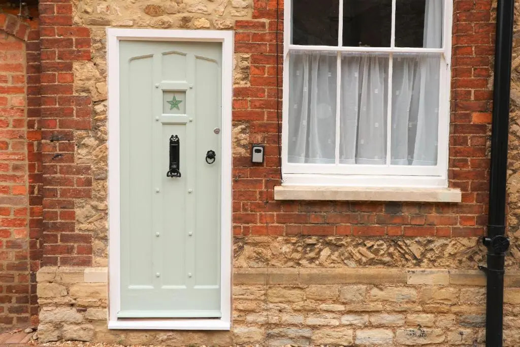Izarra - Town centre en-suite with own entrance and free parking