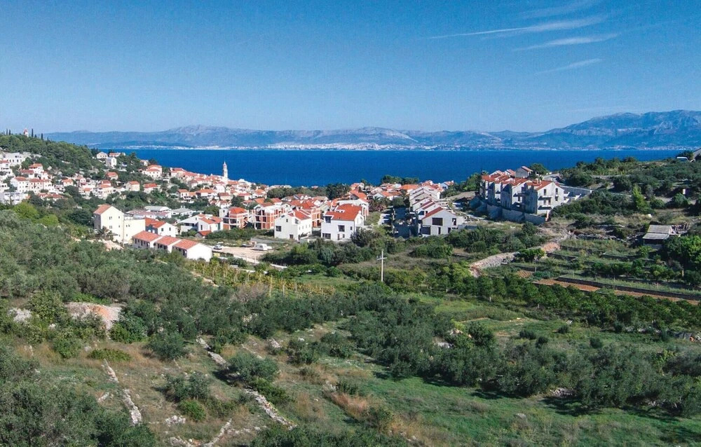 Beautiful Apartment in Sutivan With Wifi and 3 Bedrooms