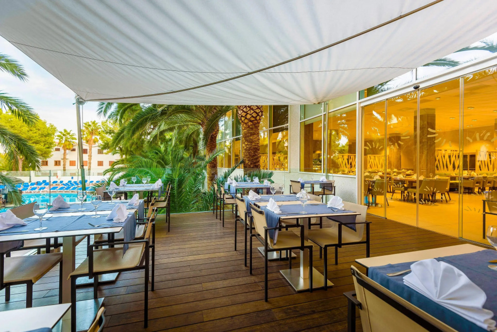 Apartamentos Estival Park