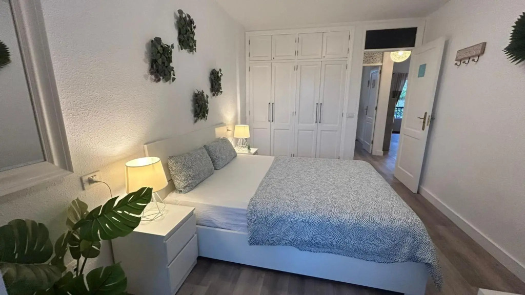 Hübsche Ferienwohnung mit 2 Schlafzimmern, Pool und WLAN, Strandnähe
