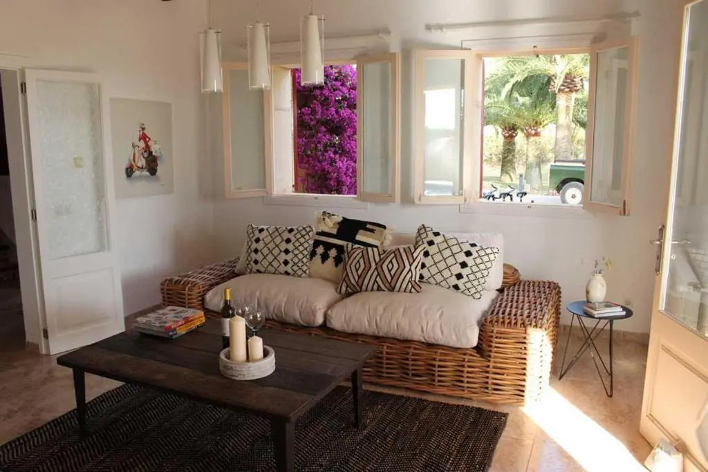 Lovely 4-Bed House close to Campos and beaches