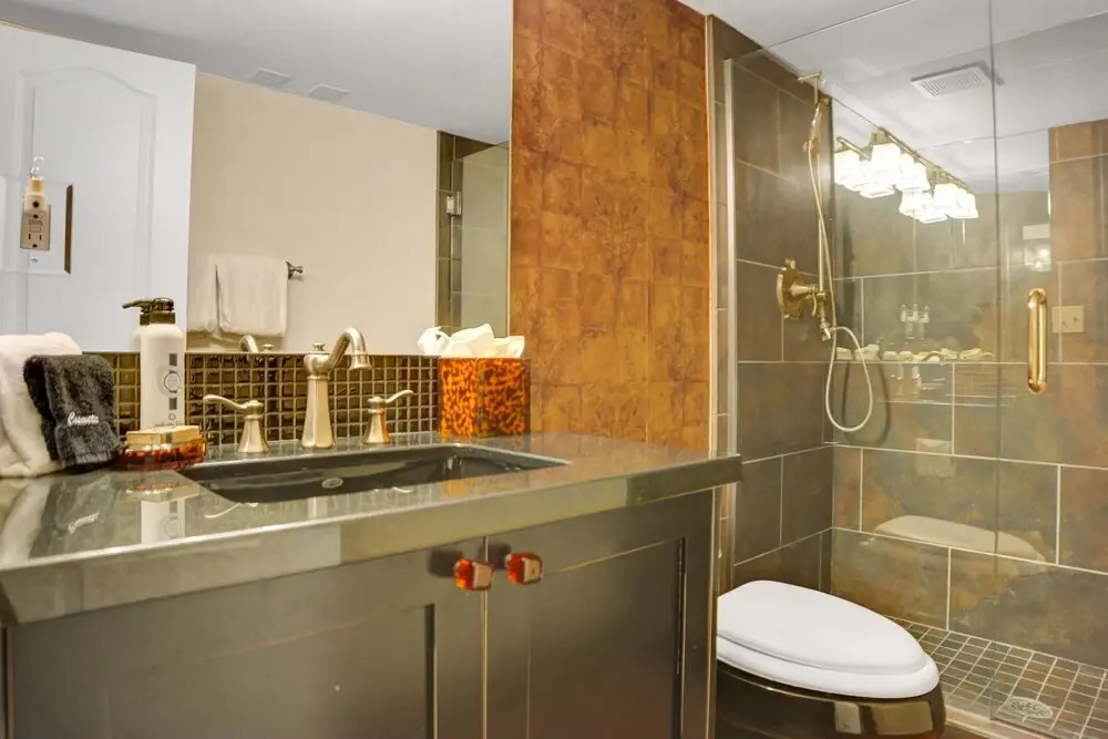 Prospector Place 5 Bedroom Home by RedAwning