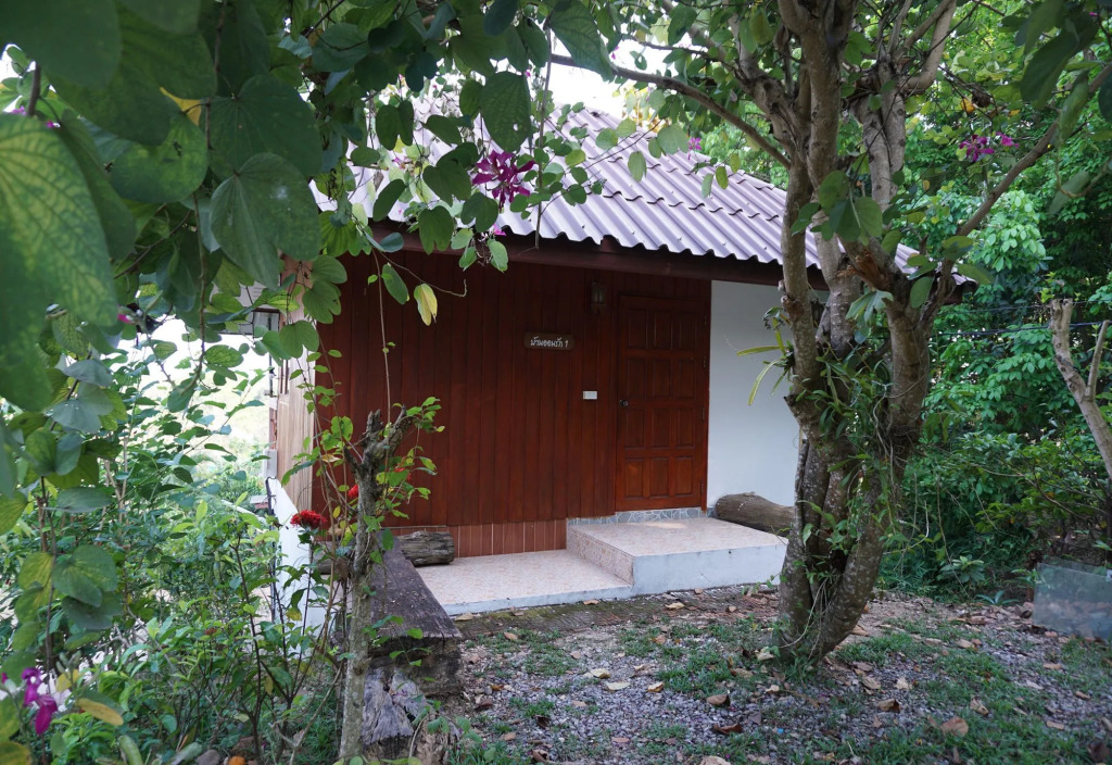 Settee Homestay