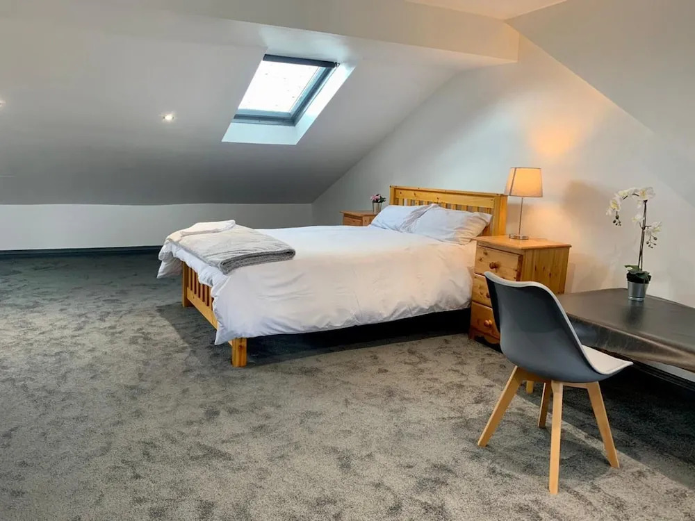 Stunning 5bed House in Birmingham Contractors Also
